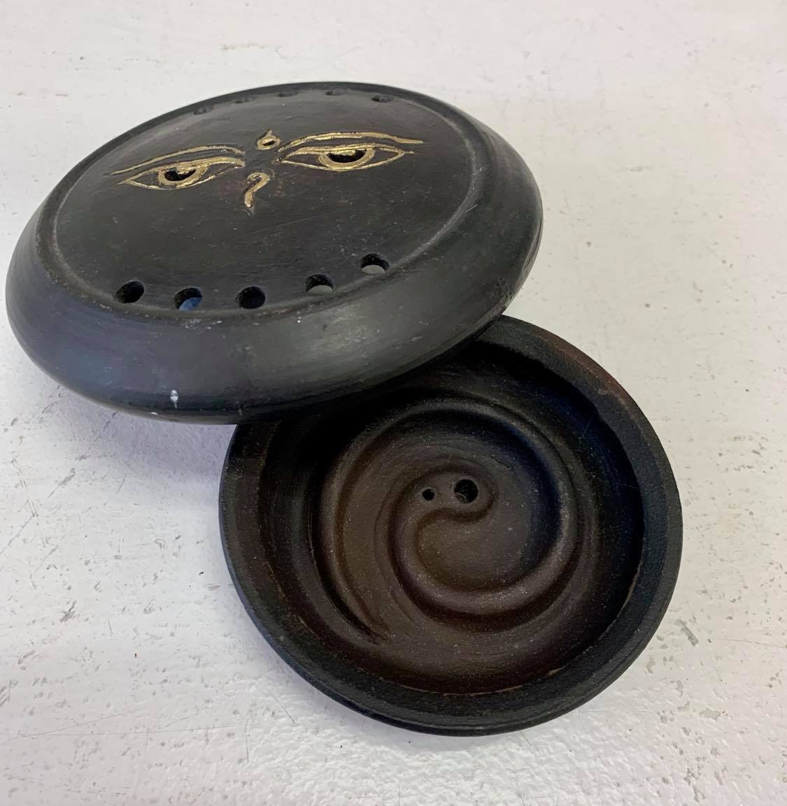 Buddha Eyes Ceramic Rope Incense Holder