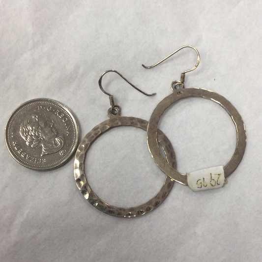 Hammered round hanging earrings