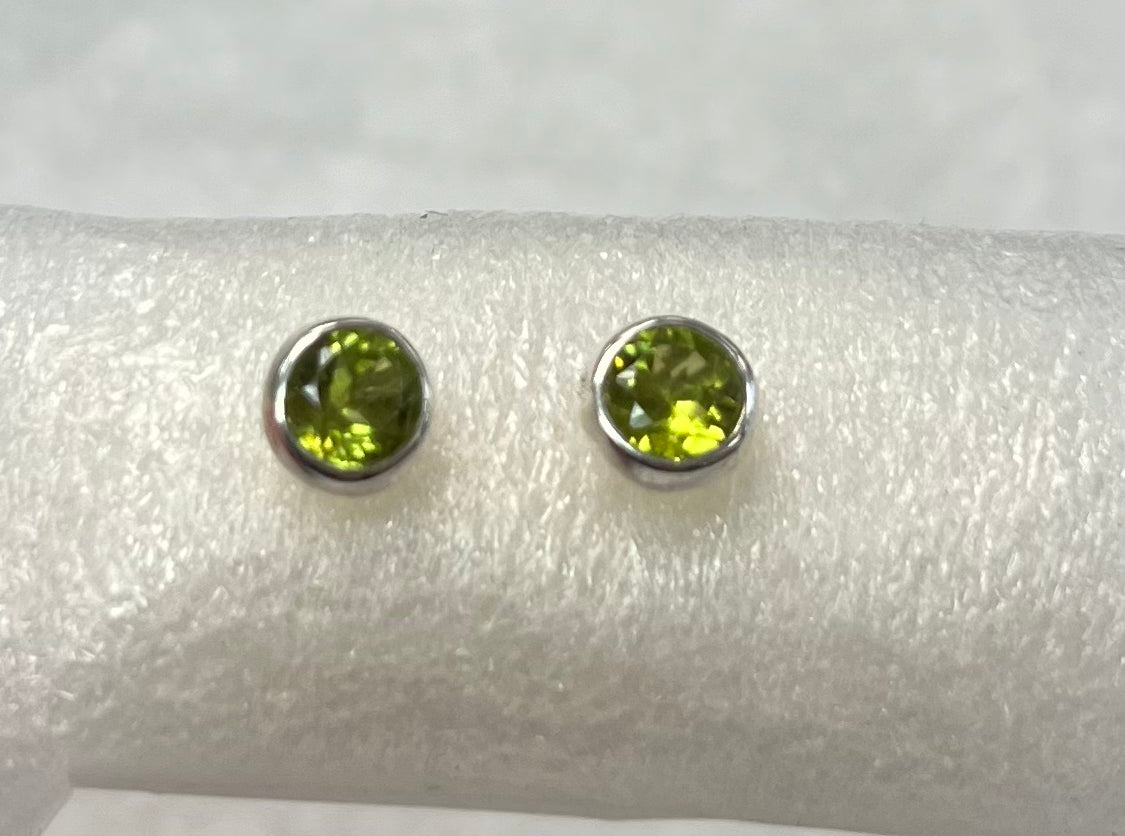 High Quality Faceted Gemstone Studs