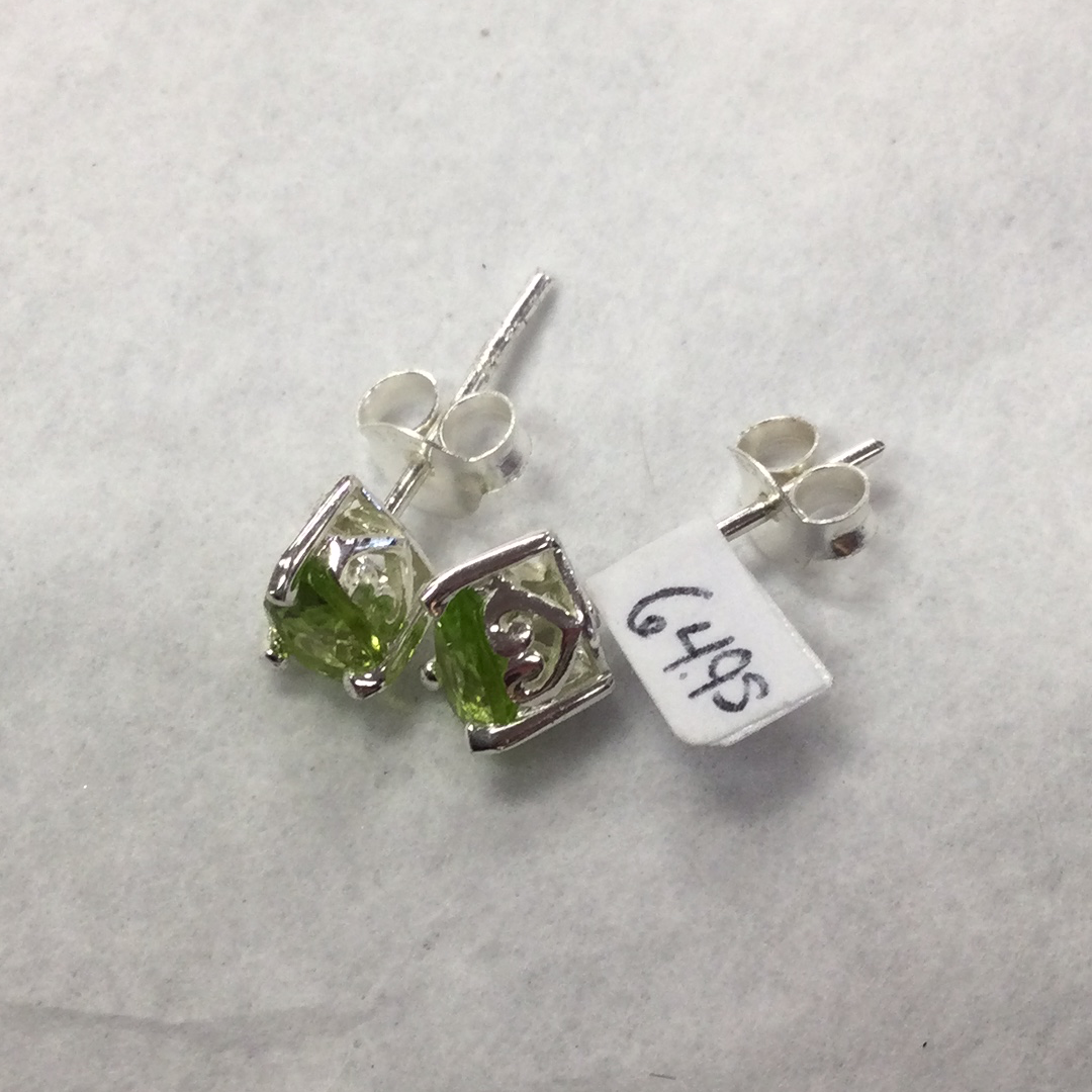 Peridot drop shape stud Earrings