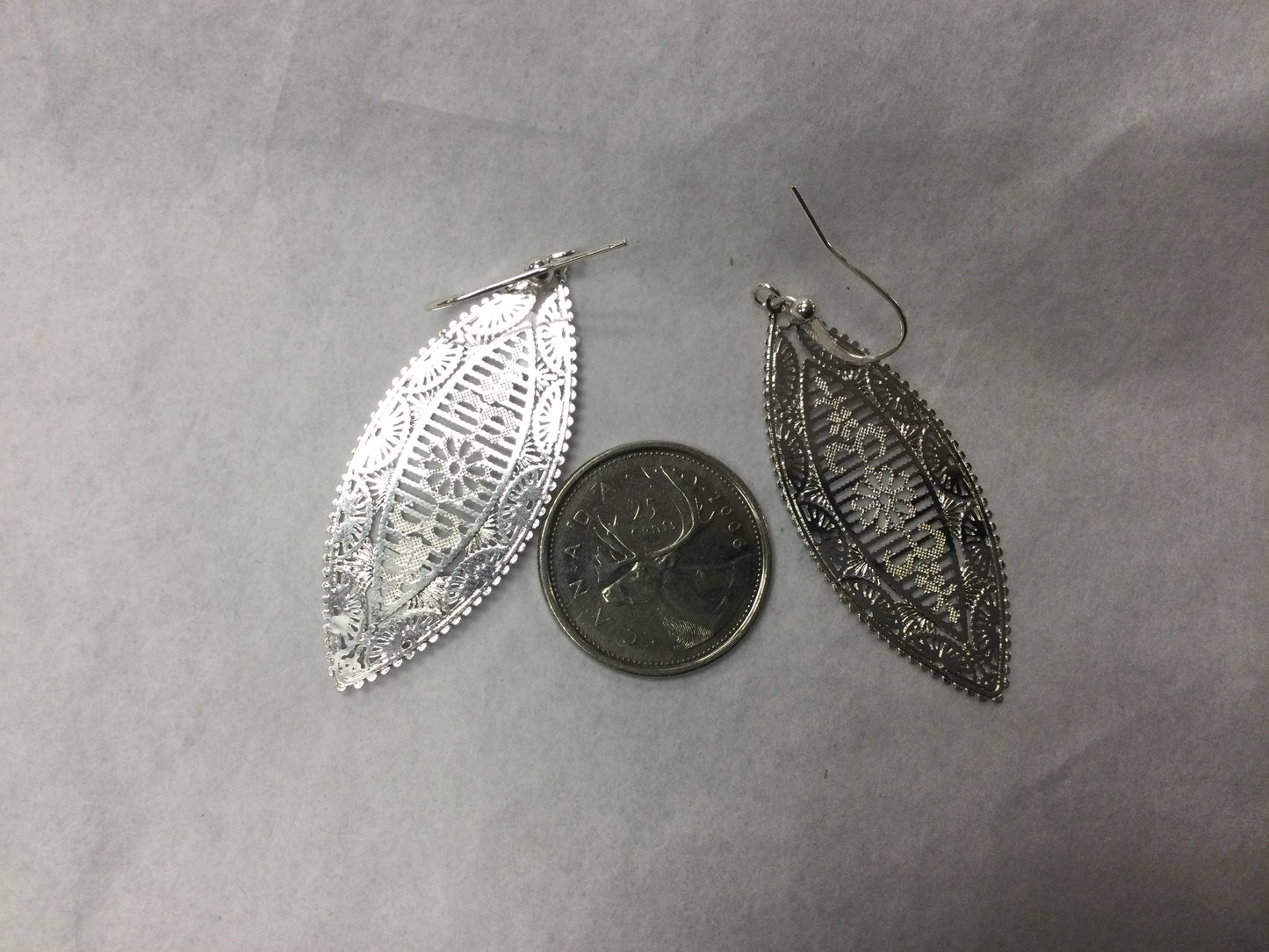 Lavishy earrings, almond shape with flower and lines