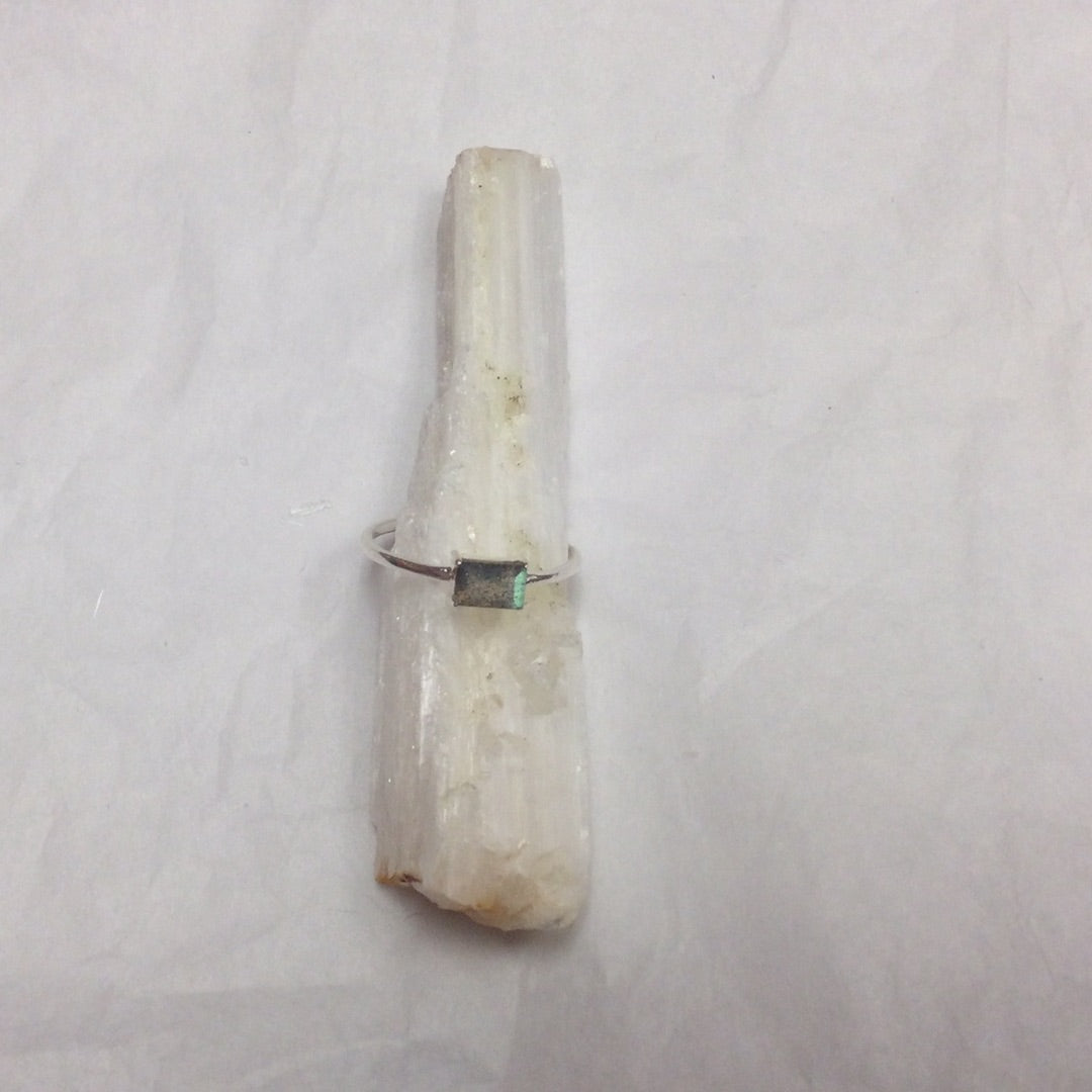 Labradorite Ring Rectangle Cut - Size 8