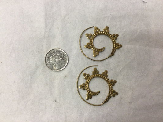 assorted earrings, silver plate or brass, spiral with 3 to 10 petal design