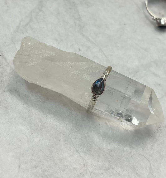 Simple Silver Gemstone Ring Teardrop - Labradorite