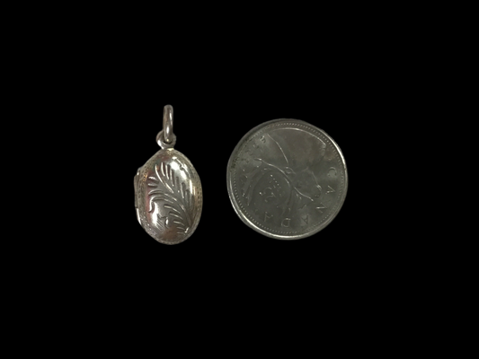 Oval Silver Locket Ornate Leaf Detailing