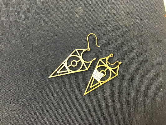 Pointed triangle earring