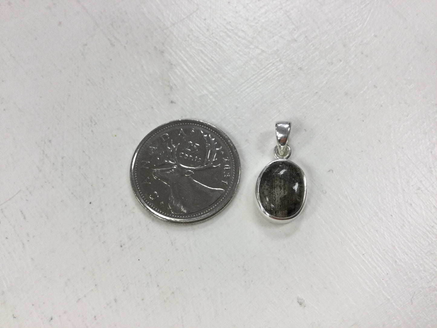 Oval Spectrolite Pendant