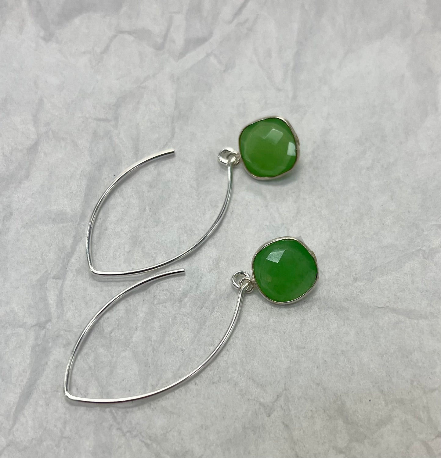 Handcrafted Dangle Silver Earring with Faceted Green Chalcedony