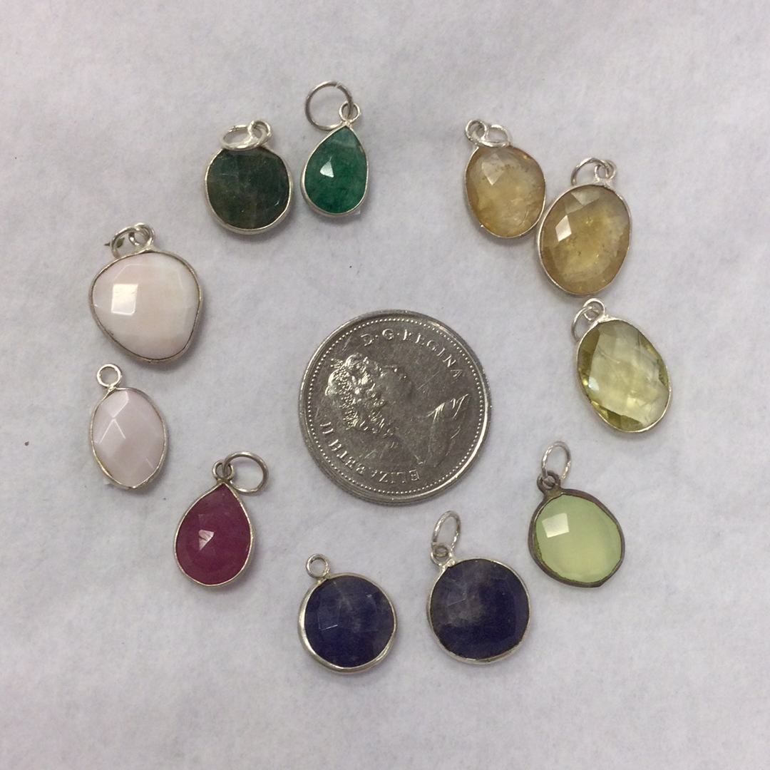 Various stones mini pendants