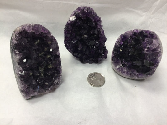Amethysts Geodes, medium with large points