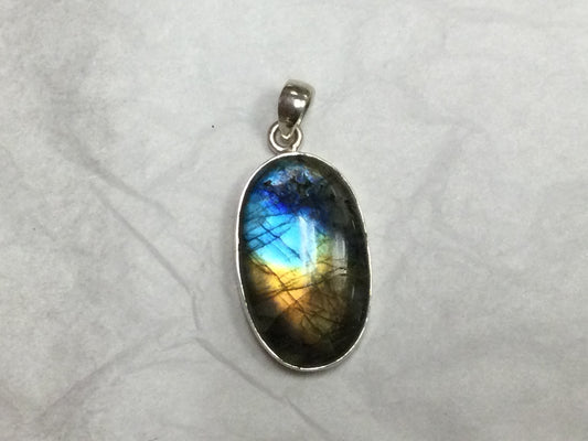 Oval Labradorite Pendant