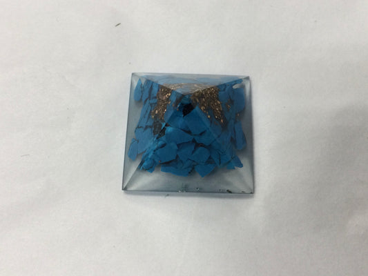 ORGONE PYRAMID RESIN-FIROZI THROAT 20MM