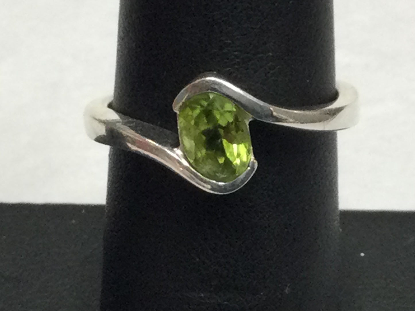 Unique Oval-Cut Peridot Ring (Size 8)