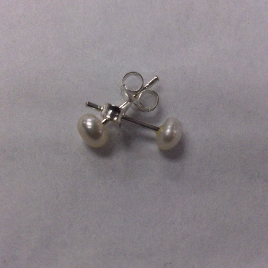 Small Pearl Studs