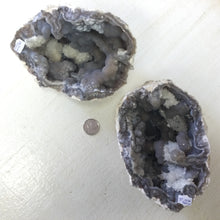 Load image into Gallery viewer, Bubble Chalcedony Geode Set
