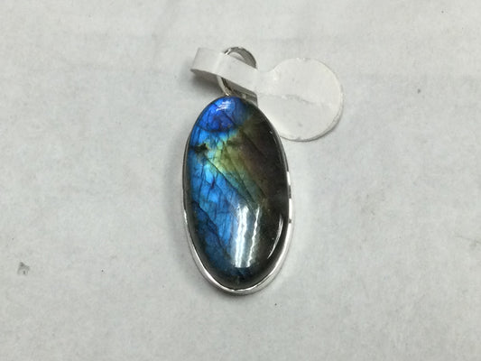 Oval Cut Labradorite Pendant