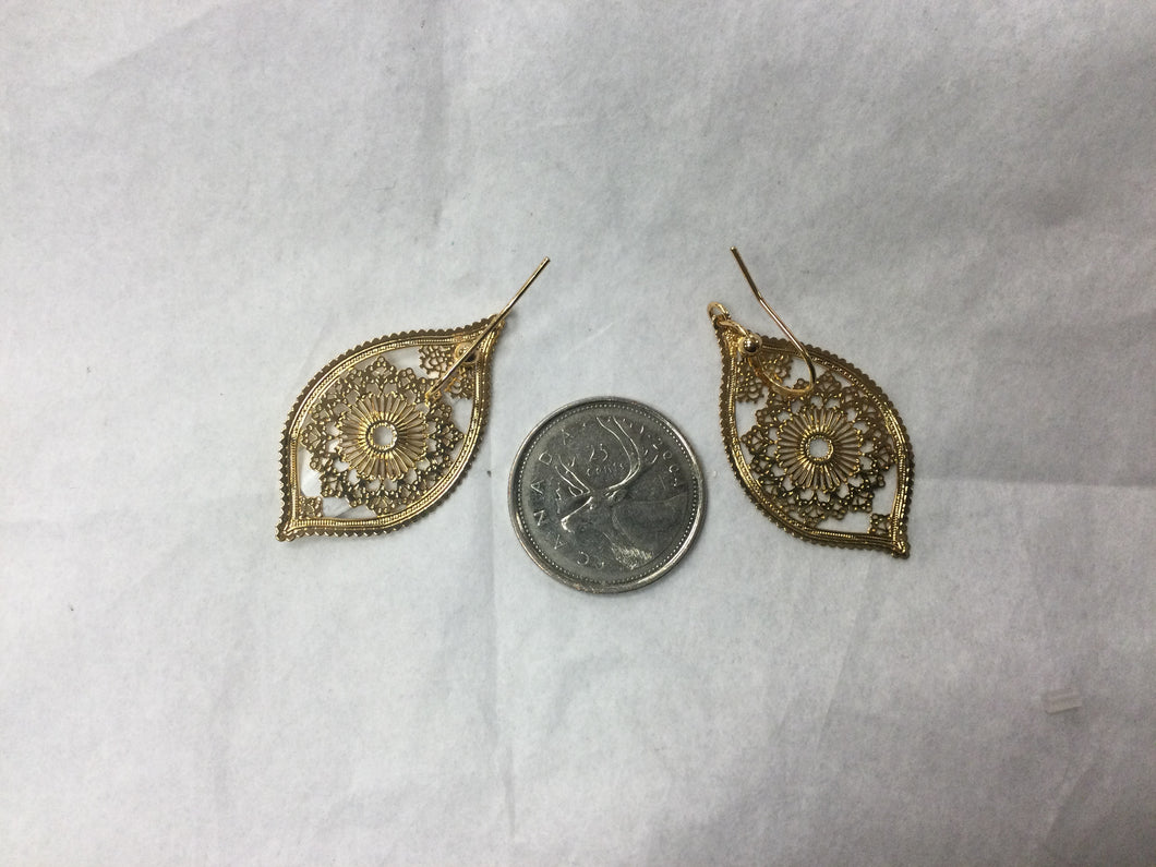 Lavishy earrings, wide almond shape with center flower